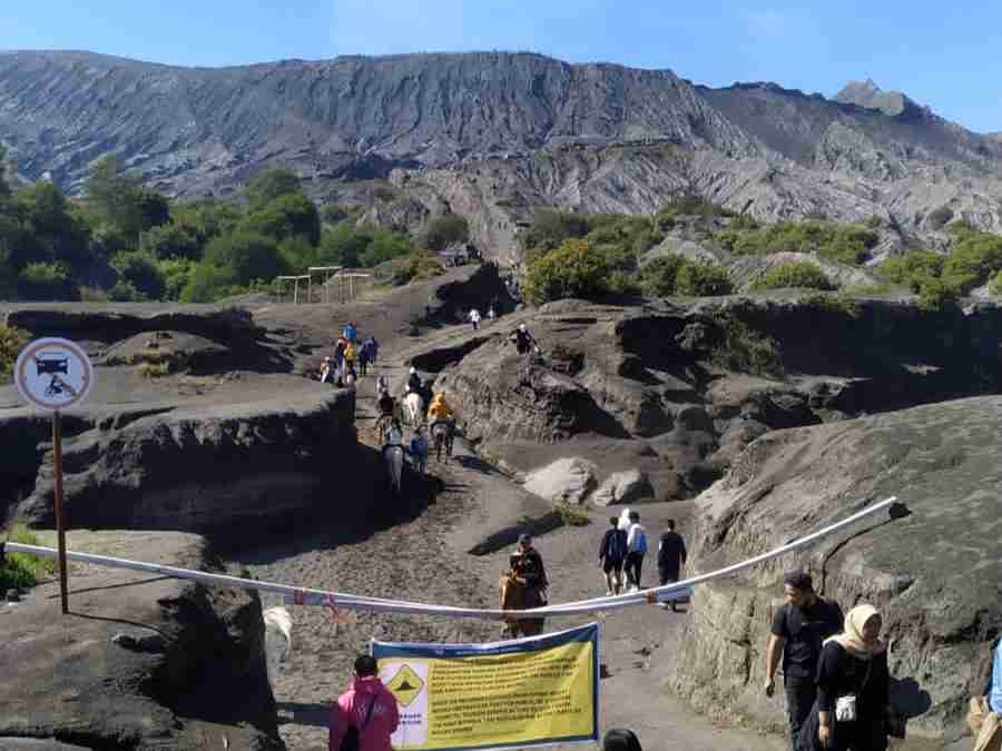 Aktivitas Gunung Bromo Membahayakan Wisatawan Abaikan Larangan