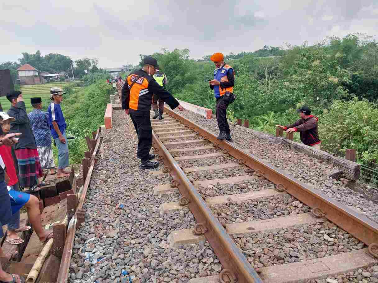 Innalillahi! Santri Ngalah Purwosari Tewas Tertabrak Kereta Api ...