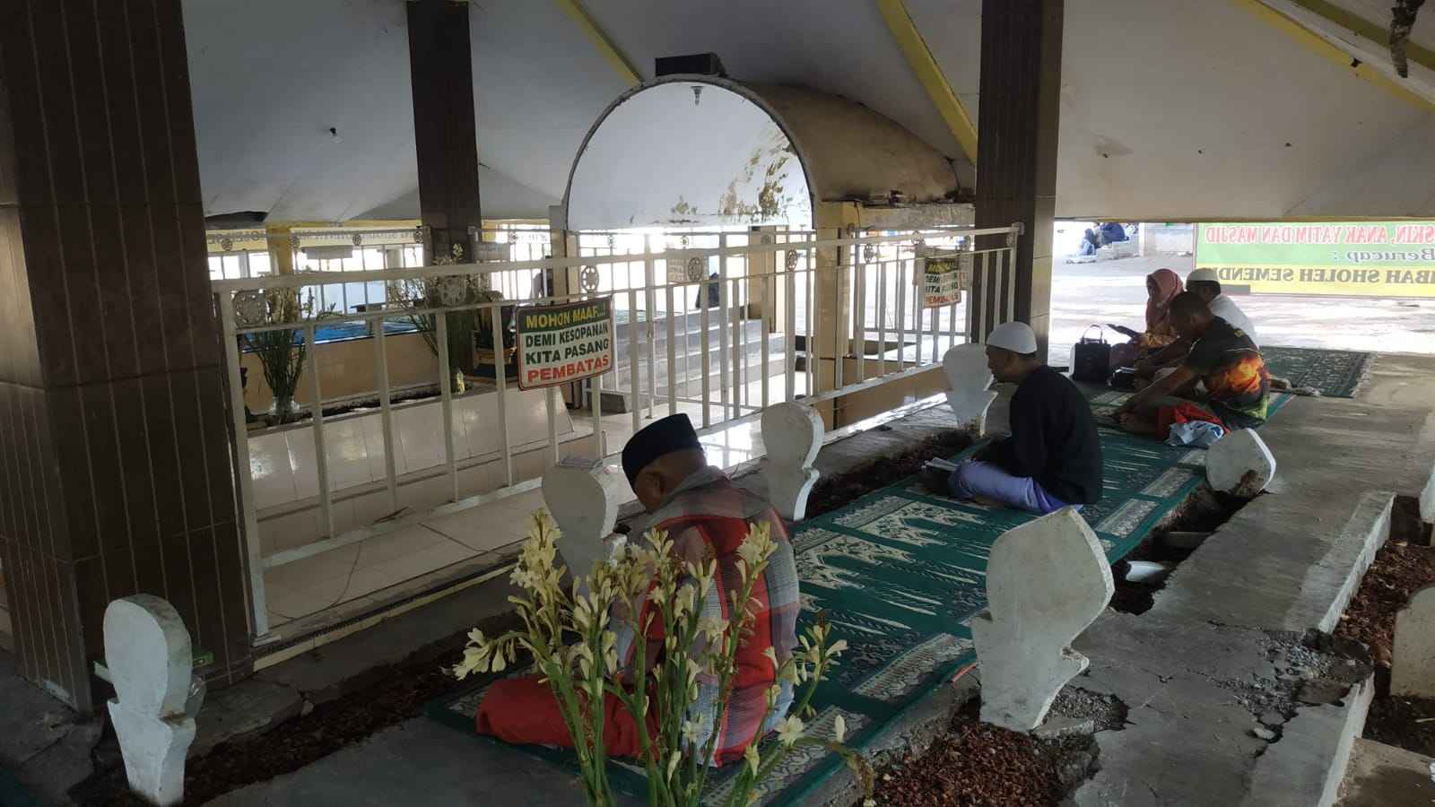 Tradisi Jelang Ramadan : Ziarah Makam Ulama Di Pasuruan - WartaBromo