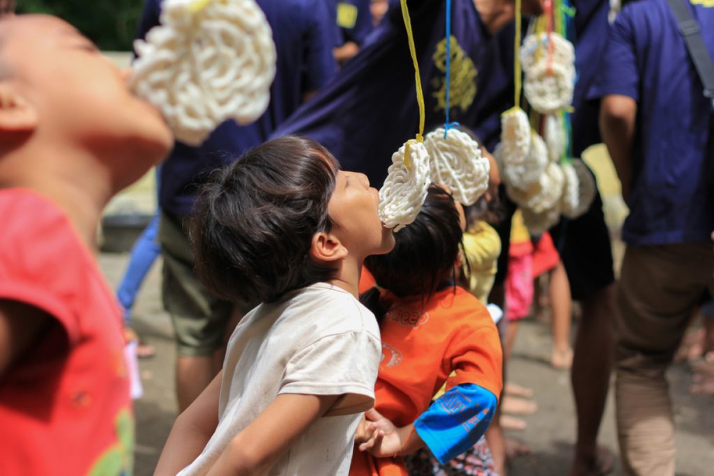 Haru Ternyata Ini Asal Muasal Lomba Makan Kerupuk Yang Diadakan Setiap