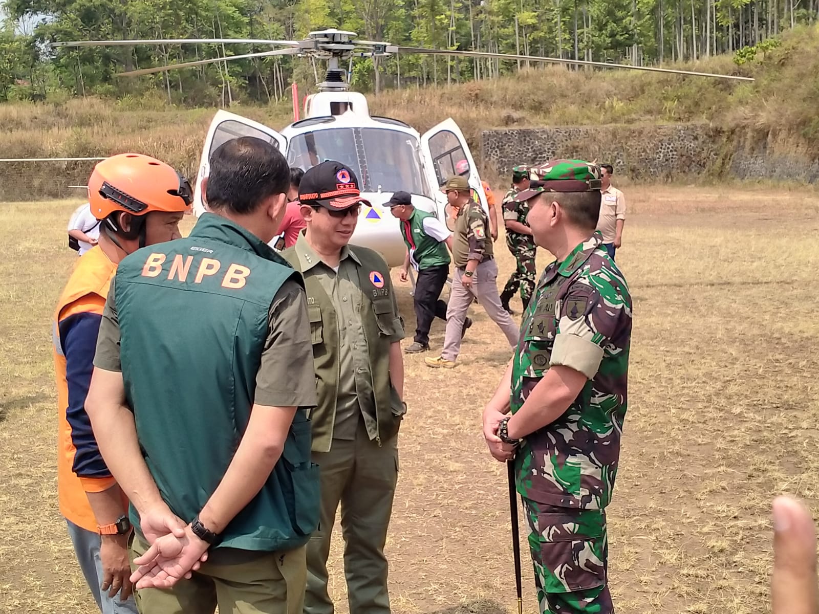 BNPB Tambah Helikopter Waterbombing Untuk Padamkan Kebakaran Arjuno ...