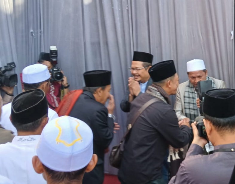 Pj Bupati Pasuruan Pilih Sholat Idul Adha Di Masjid Yang Belum Rampung