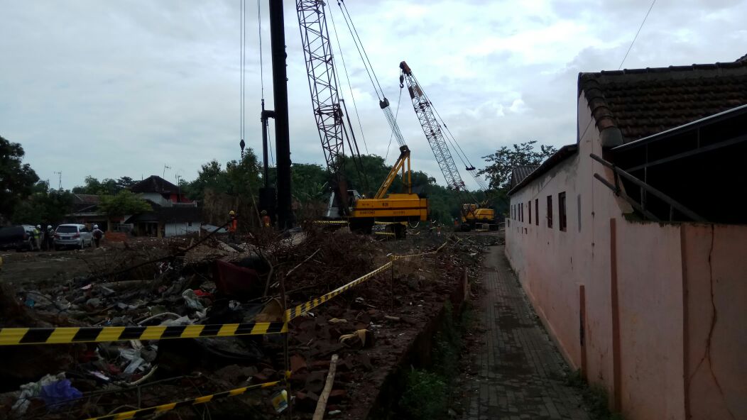 Gedung SD dan Rumah Warga Retak Akibat Pengerjaan Proyek 