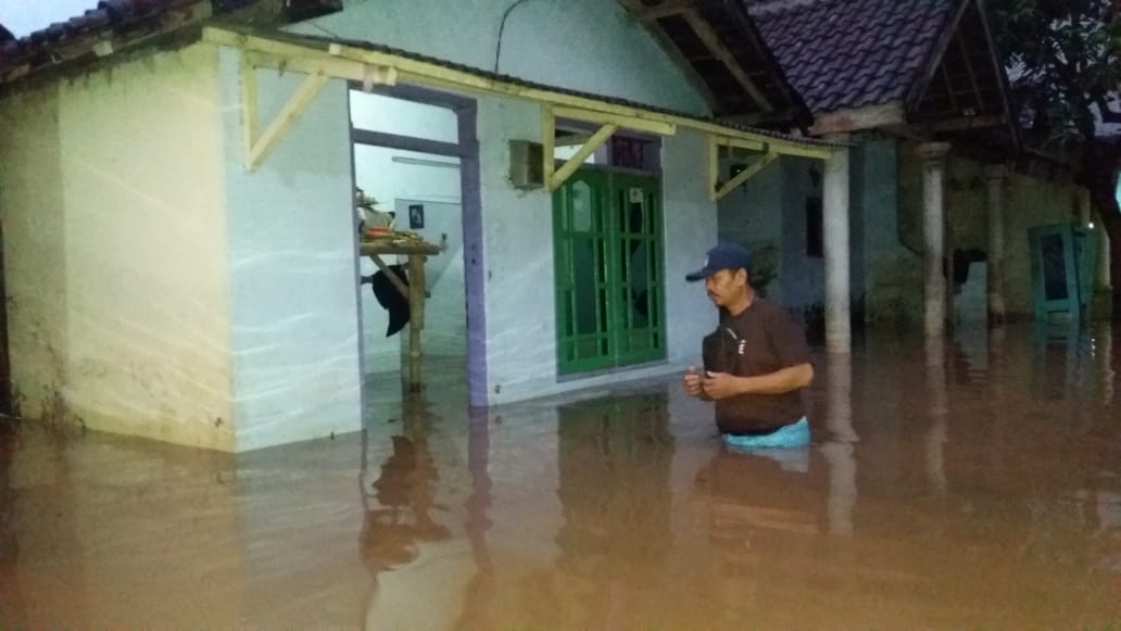 Seri Foto: Musim Hujan Tiba, Banjir Menyapa - WartaBromo