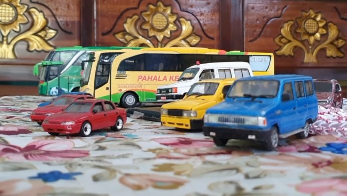 Kisah Pemuda Pandaan, Raup Rupiah dari Miniatur Kendaraan WartaBromo