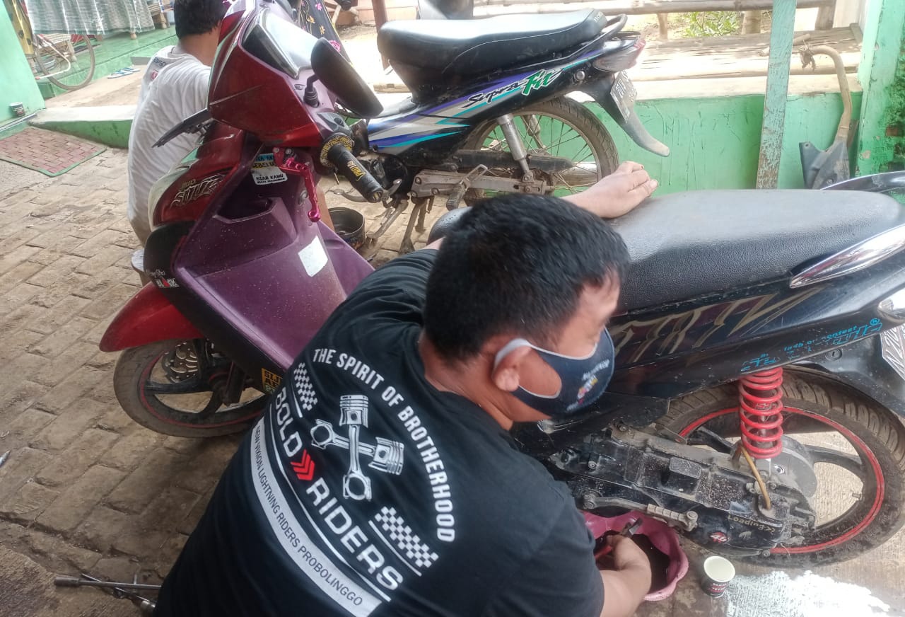 Patut Ditiru Bold Riders Buka Bengkel Gratis Di Lokasi Bencana Probolinggo WartaBromo