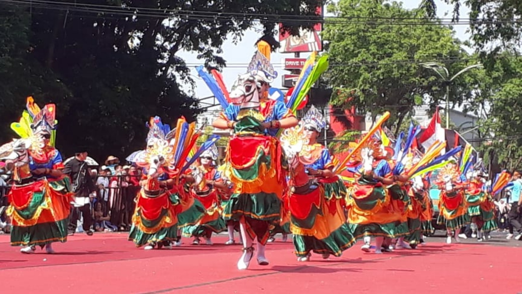 Pawai Budaya Nusantara Semipro