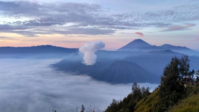  Gunung Bromo Hujan Abu PVMBG Status Waspada Level 2 