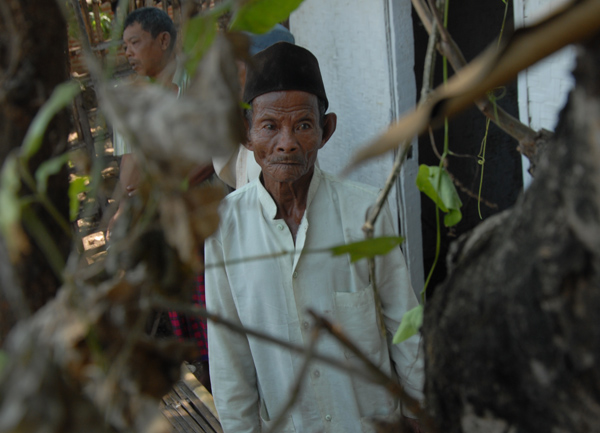 Pengemis Naik Haji Kedatangan Banyak Tamu, Kasih Uang Hingga Minta Doa